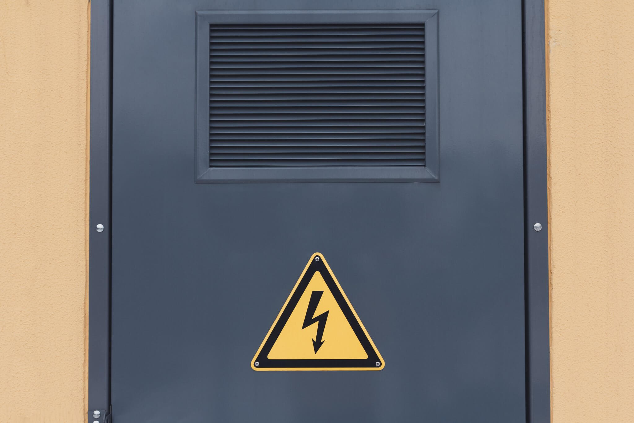 What Are the Benefits of a Fusible Link Louver Door for Fire Safety