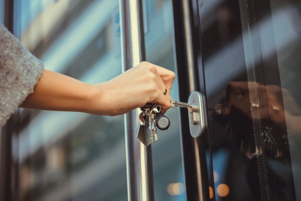 Locking commercial glass door